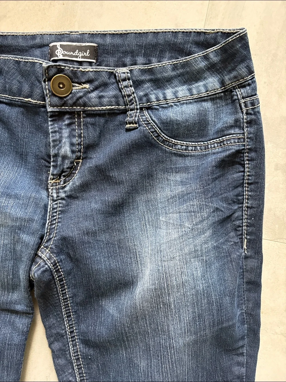 Soundgirl   Bermuda shorts Capri Jean shorts Blue denim Stretch  with fading EUC